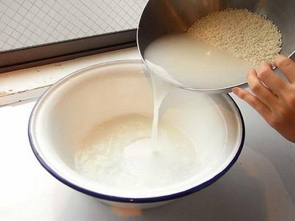 Cách thực hiện sáng sủa bạc bởi vì nước vo gạo
