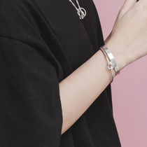 Man Overhand knot for men