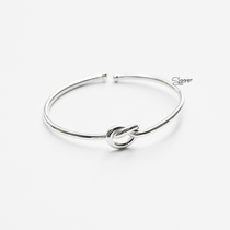 Man Overhand knot for men