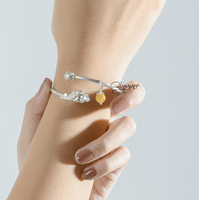 Lắc - Kiềng đá Larissa